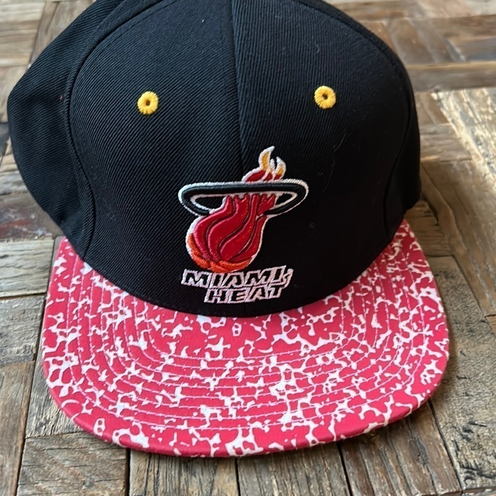 Mitchell & Ness Miami Heat Flat Bill Hat